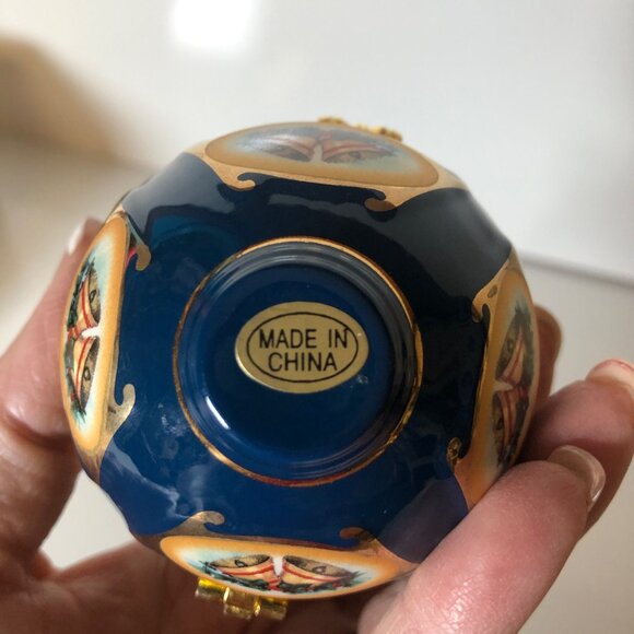 Mr Christmas Valerie Hill Holiday Blue Egg Music Box Ornament Trinket Box 2008 - Picture 5 of 8